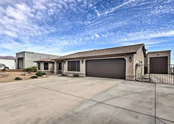 Holiday home 1 Mi To Lake: W/ Pool & Views In Havasu Lake Havasu City