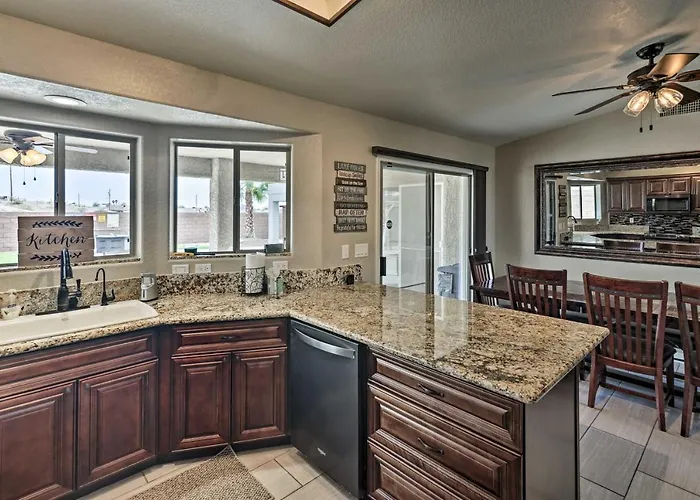 1 Mi To Lake: W/ Pool & Views In Havasu *