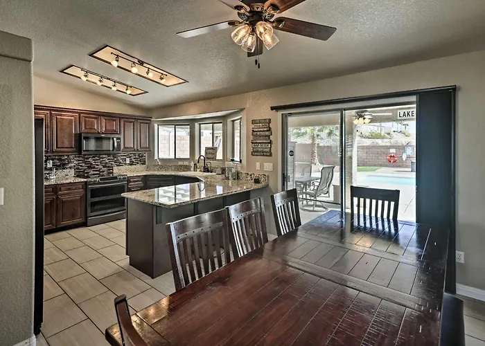 Holiday home 1 Mi To Lake: W/ Pool & Views In Havasu Lake Havasu City