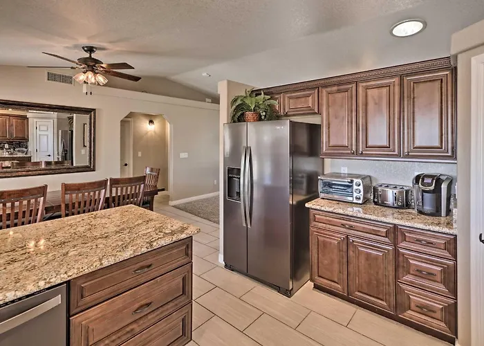 1 Mi To Lake: W/ Pool & Views In Havasu Holiday home *