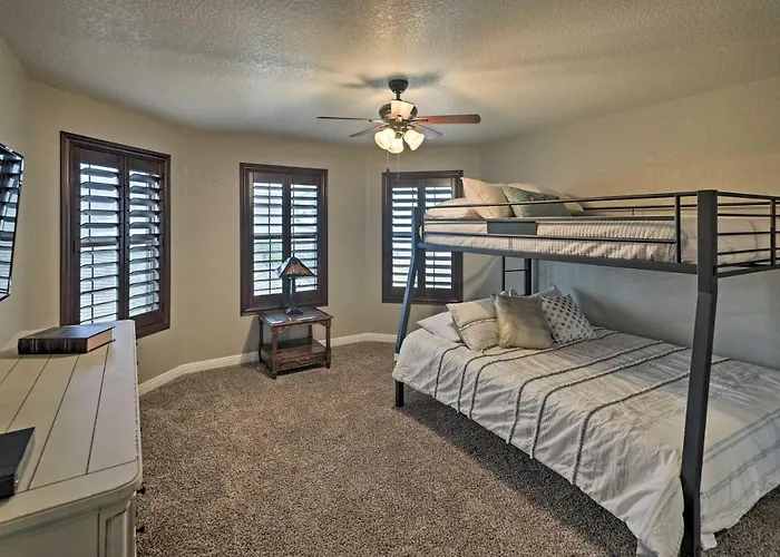 1 Mi To Lake: W/ Pool & Views In Havasu Holiday home